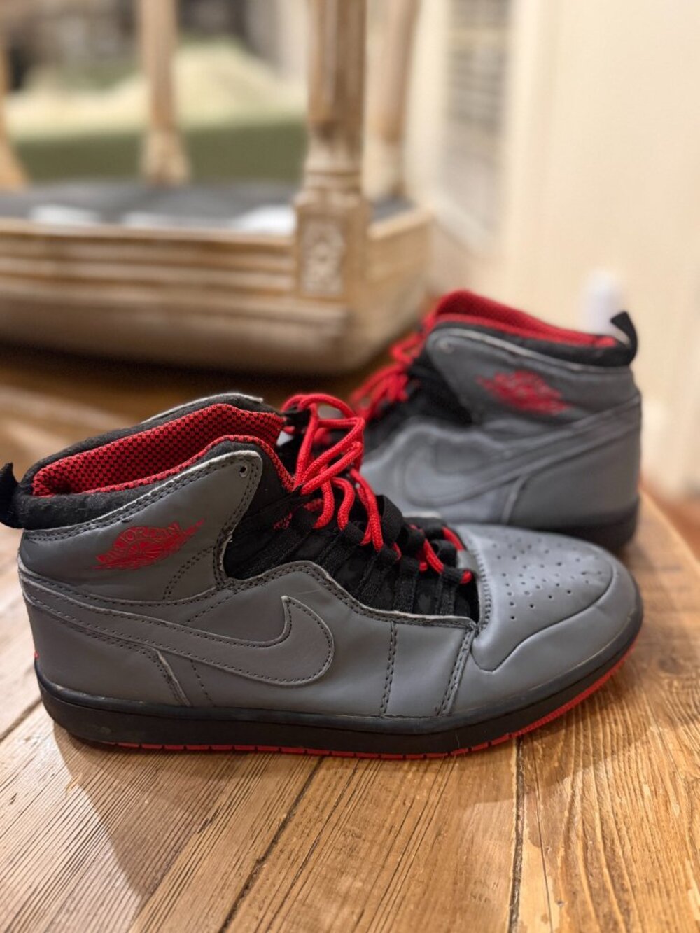Nike Air Jordan Gray Red High Tops Men's 8.5